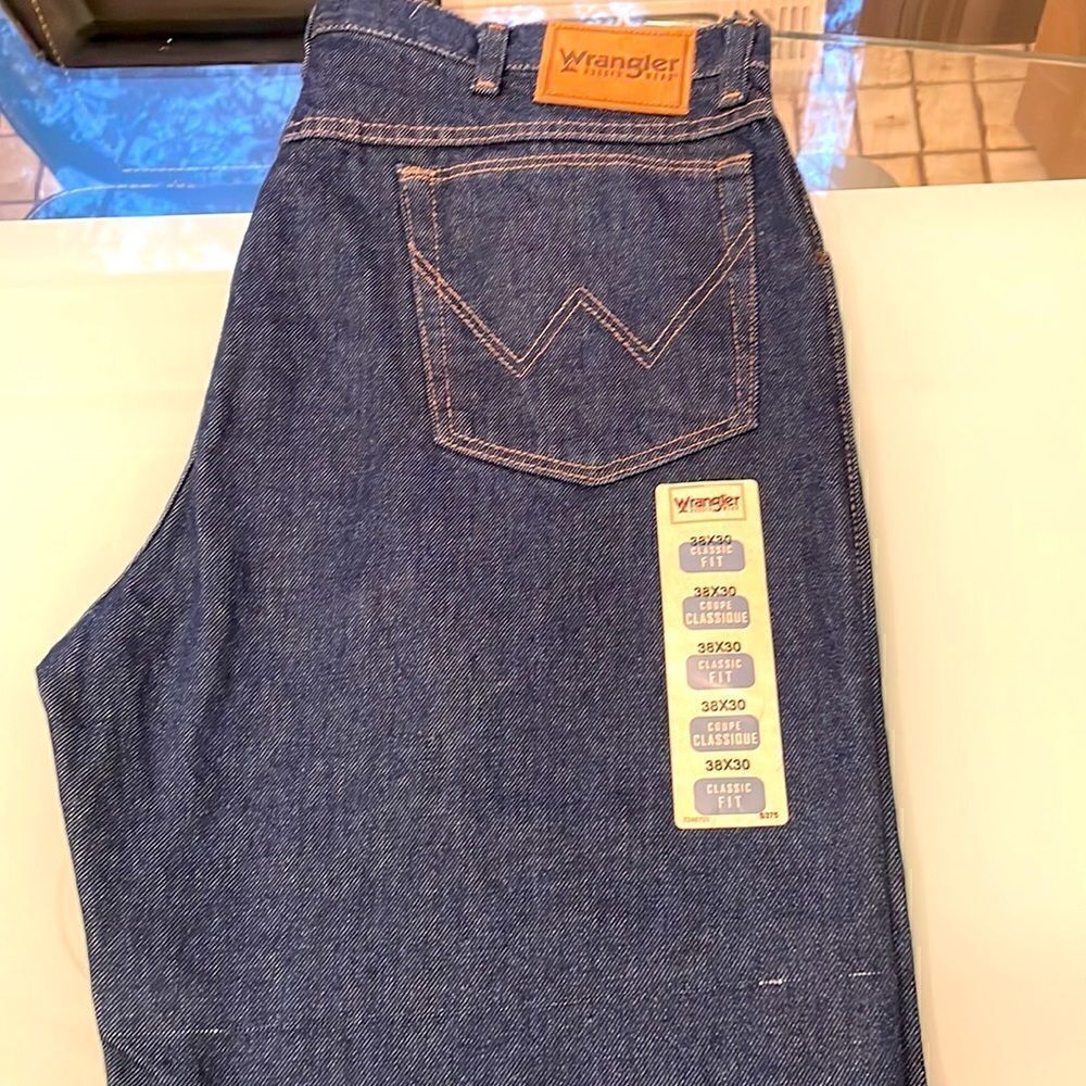 Wrangler classic fit jeans 38/30 dark blue wash new no tags